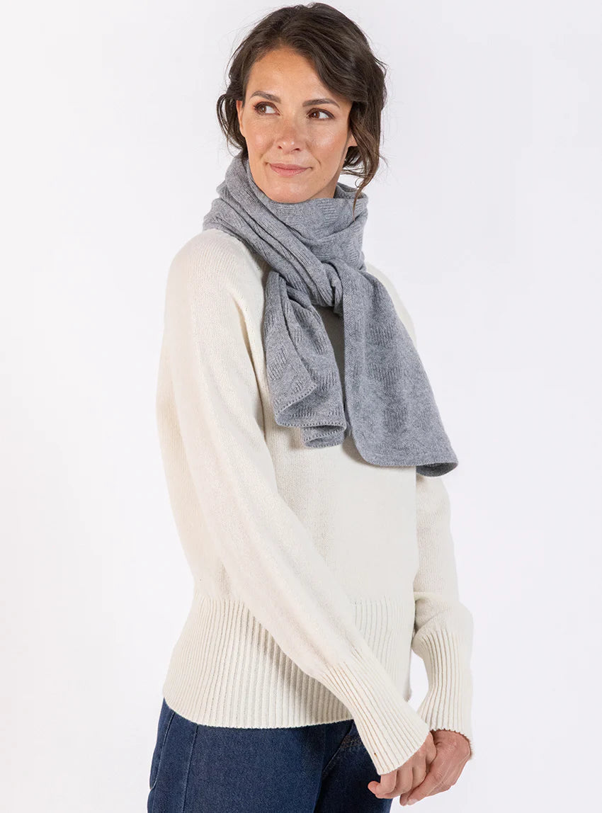 Echarpe en cachemire gris élégant