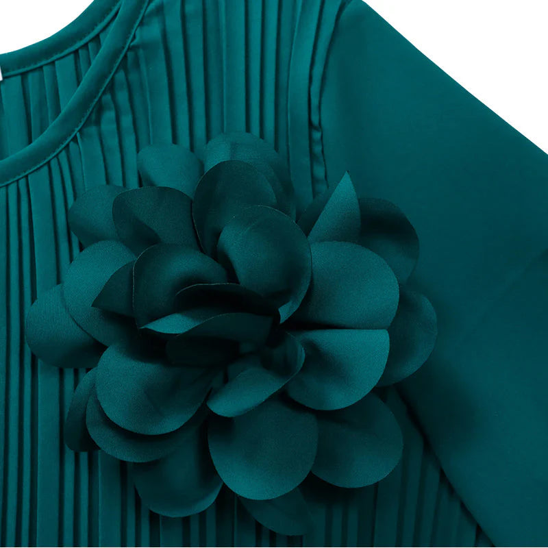 Robe midi plissée avec ceinture à la taille