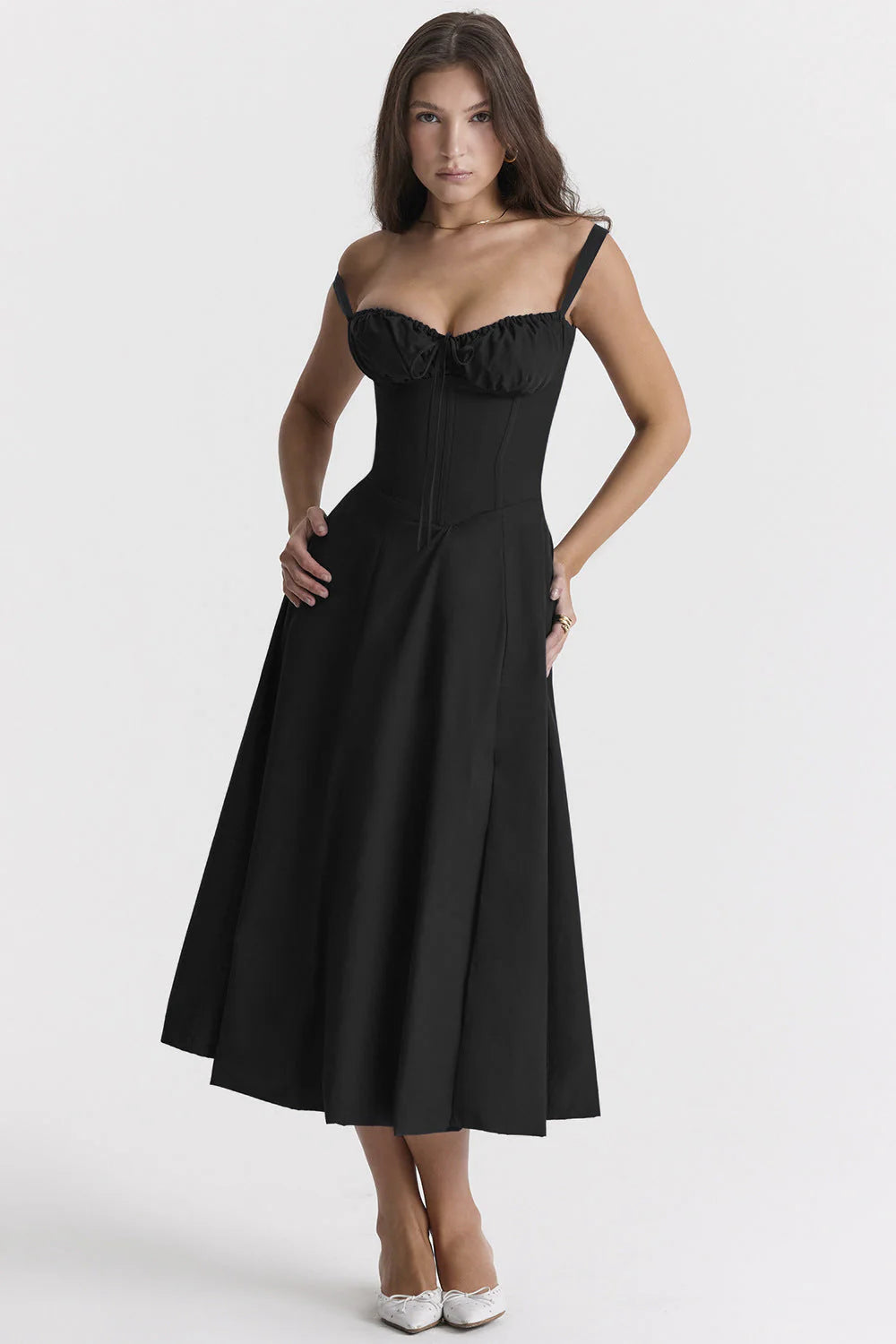 Robe moulante bustier à fleurs et taille découverte