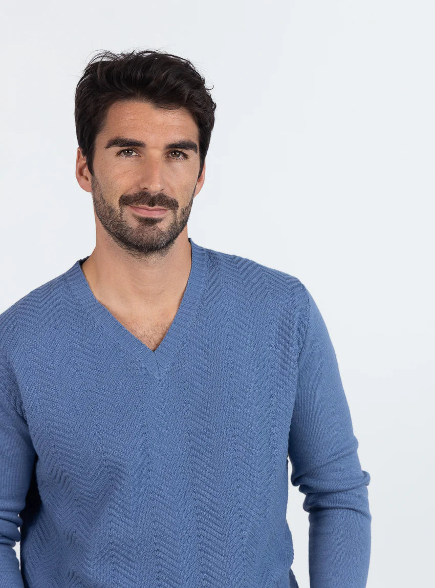 Pull homme col V chevrons en coton Bleu infini