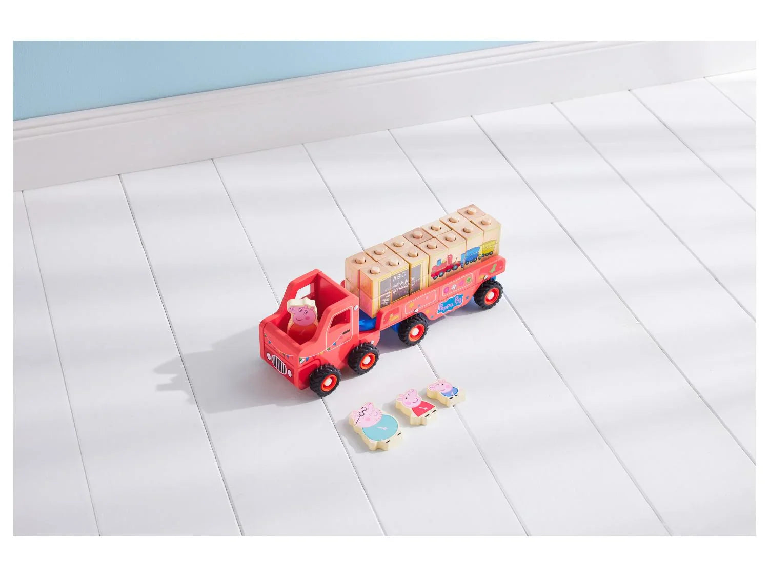 Camion en bois avec remorque