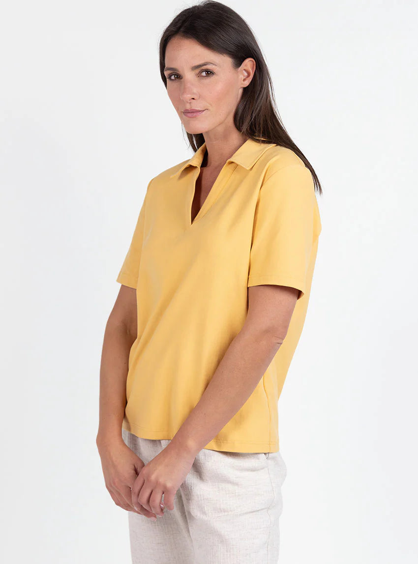 Polo femme en maille de coton jaune épicé