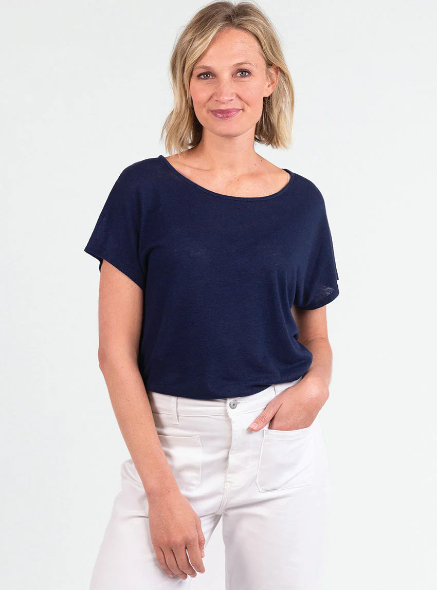 Top femme fluide en lin bleu marine