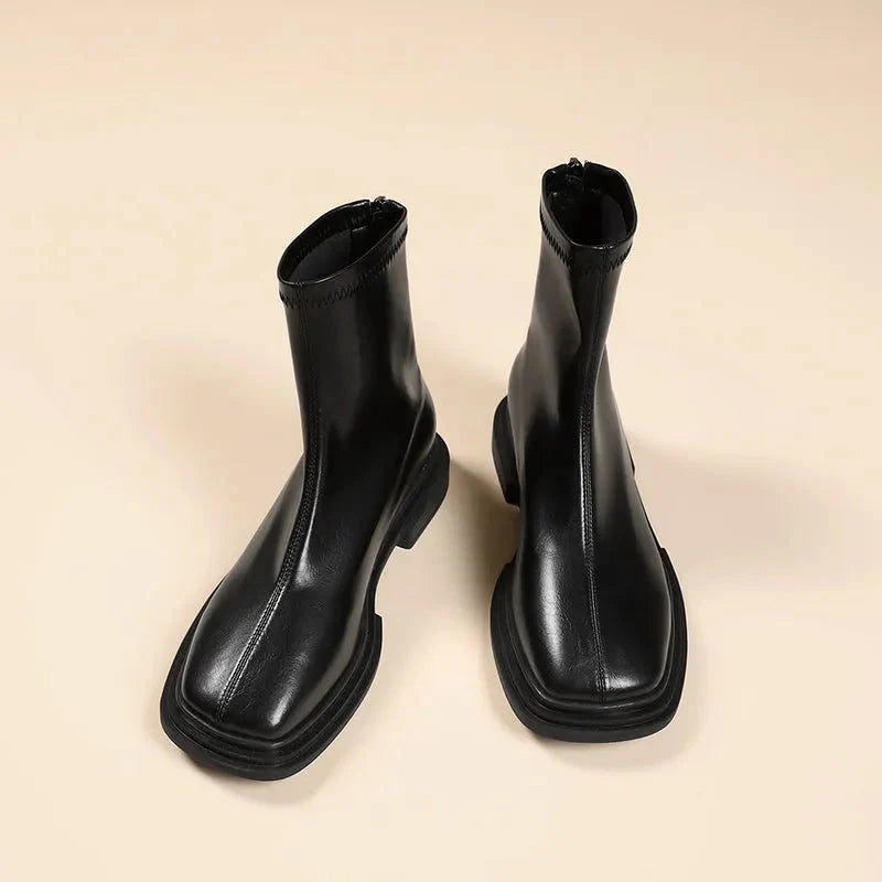 Léa Blanchet | Bottines Minimalistes à Bout Carré