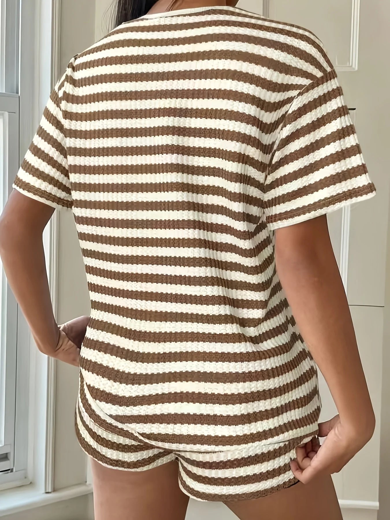 Ensemble décontracté t-shirt à col rond rayé et short