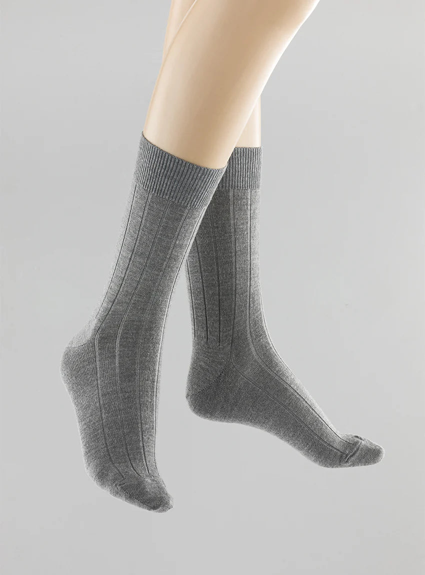 Mi-chaussettes mixtes laine et soie gris clair