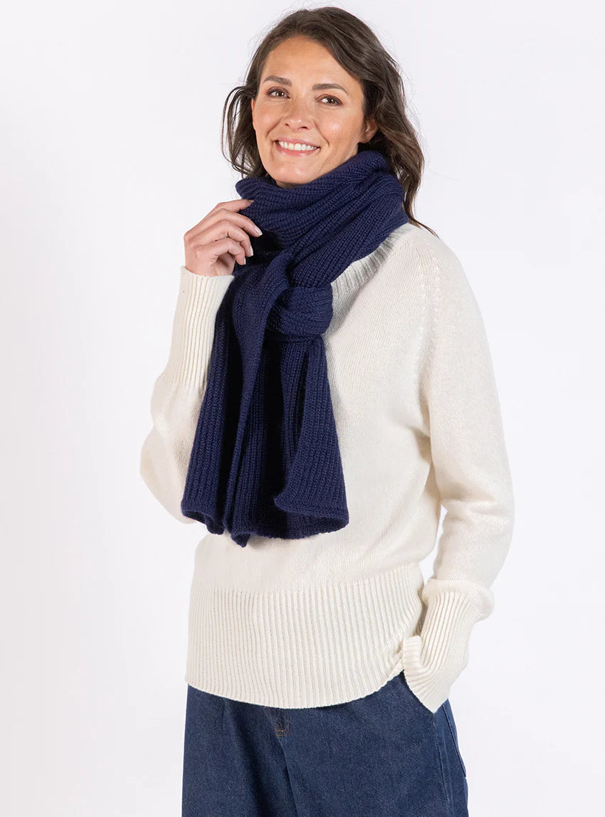 Echarpe douce et chaude en mohair bleu marine