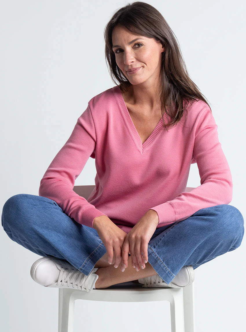 Pull femme col V en laine rose fleur