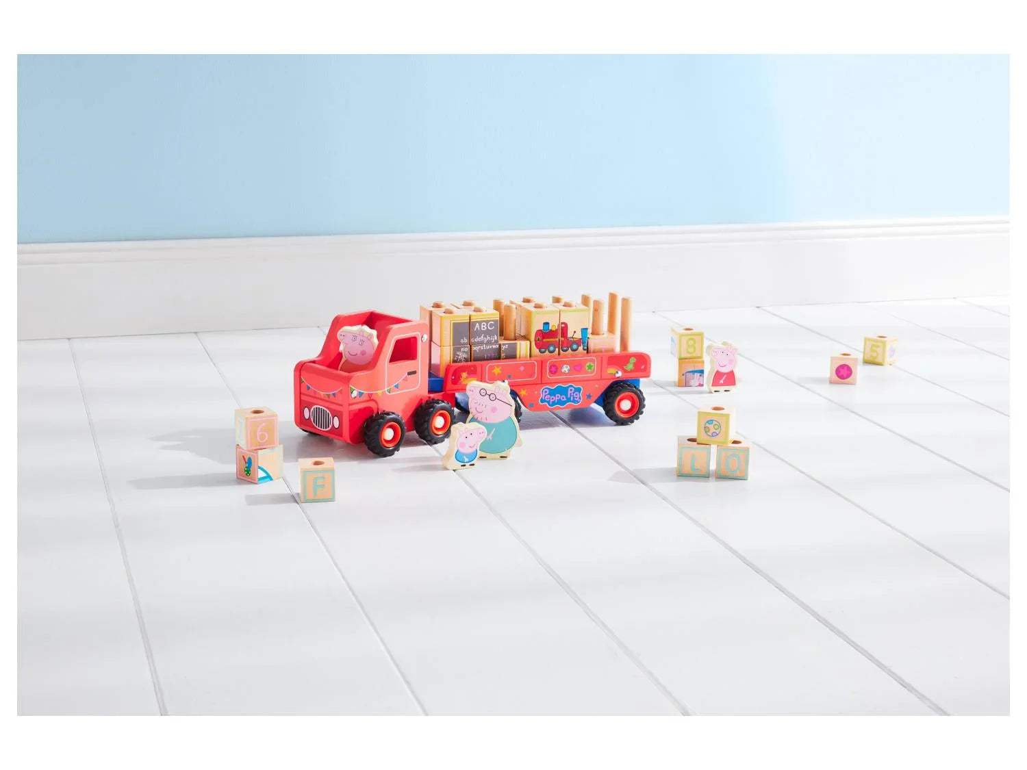 Camion en bois avec remorque