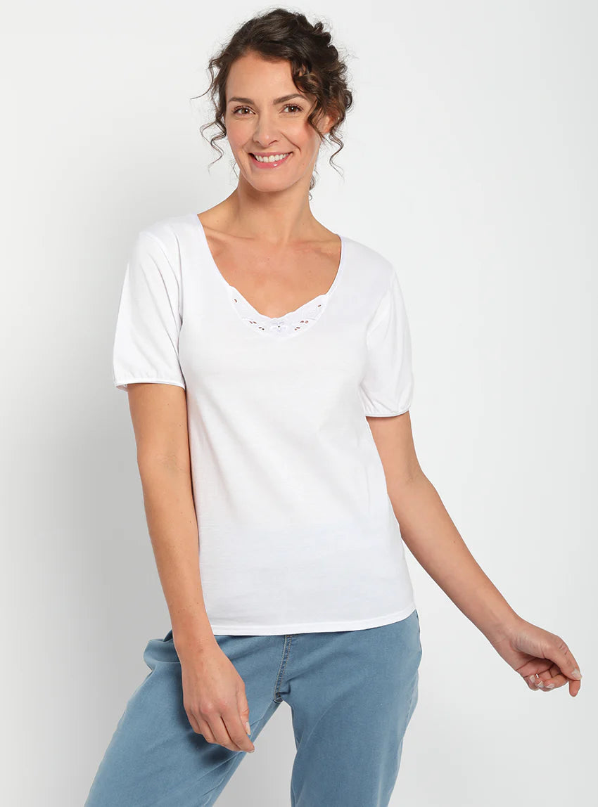 Tee-shirt femme col V brodé en coton peigné blanc