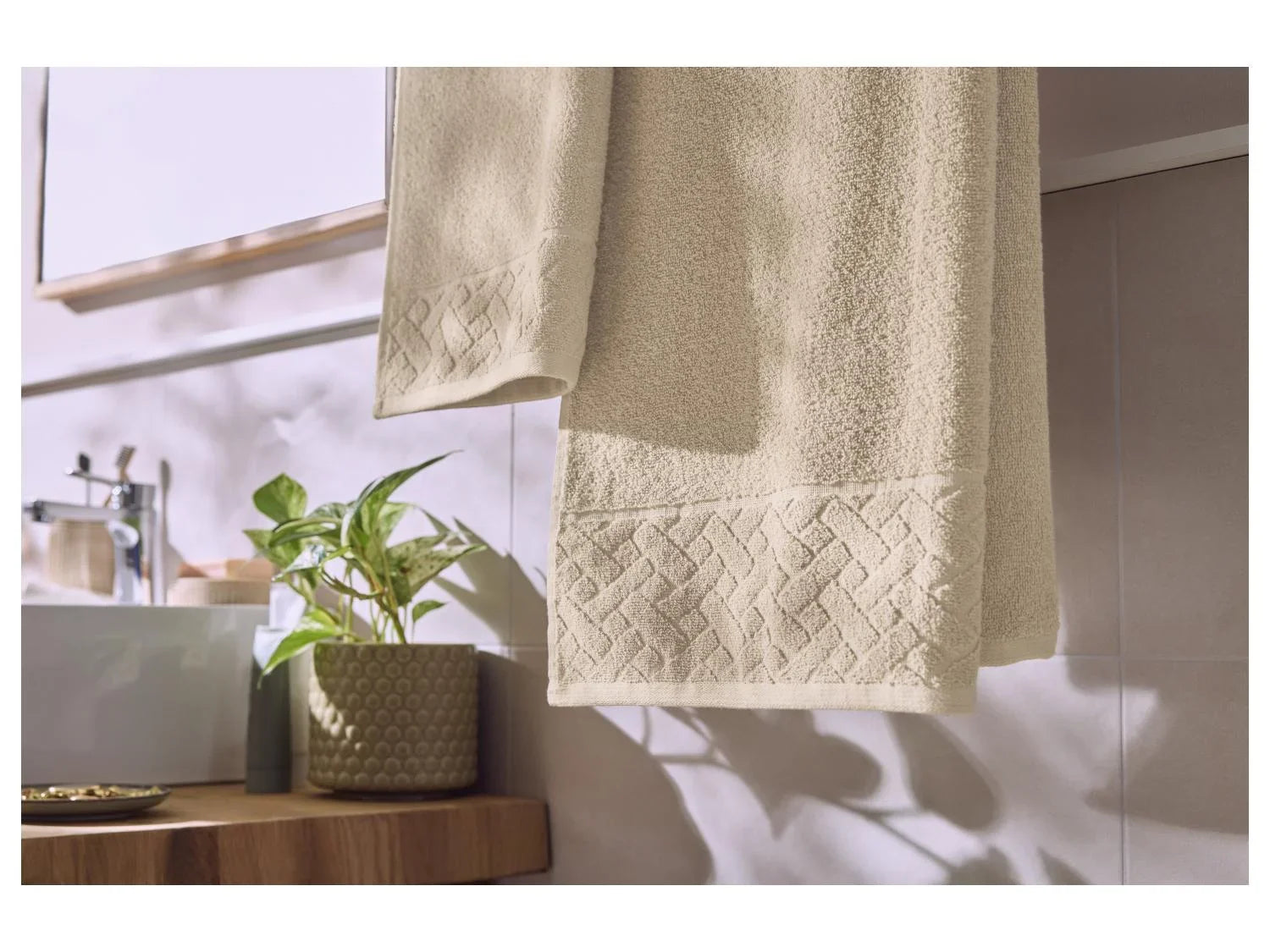 LIVARNO Serviette de douche ou drap de bain en ponge
