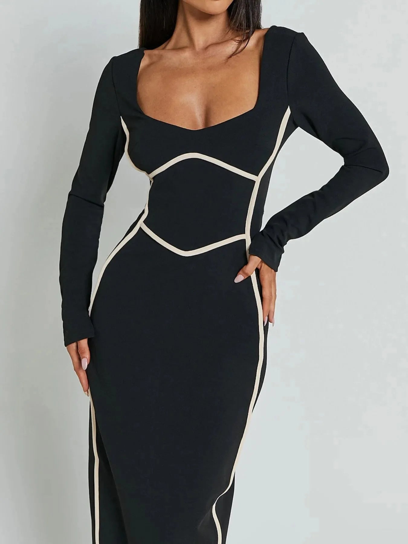 Robe maxi moulante à manches longues avec bordure contrastée