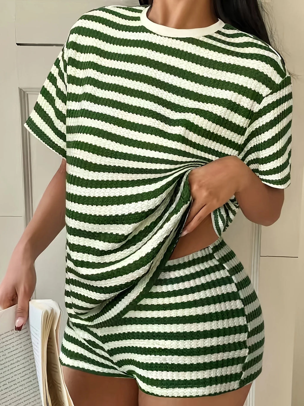 Ensemble décontracté t-shirt à col rond rayé et short