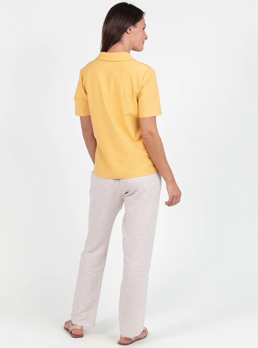 Polo femme en maille de coton jaune épicé