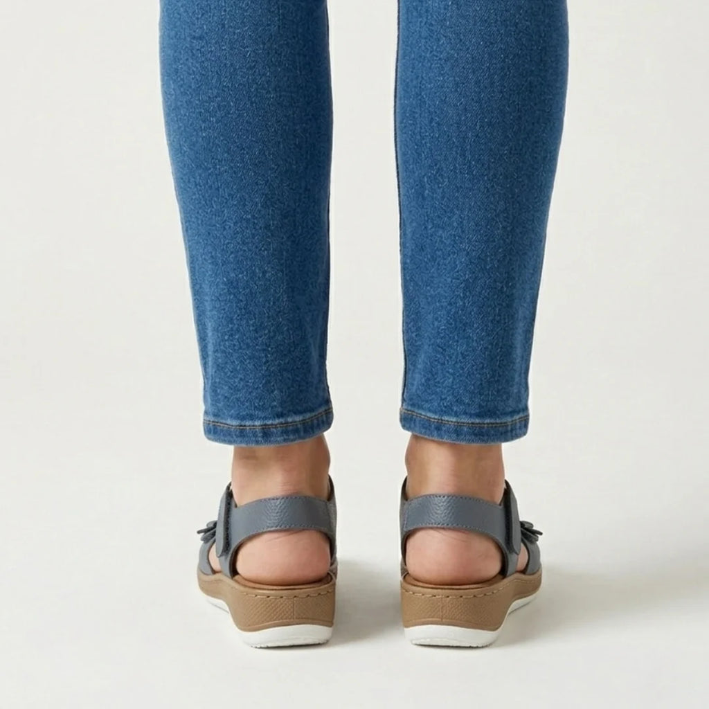 Sandales confortables pour femmes avec détails floraux