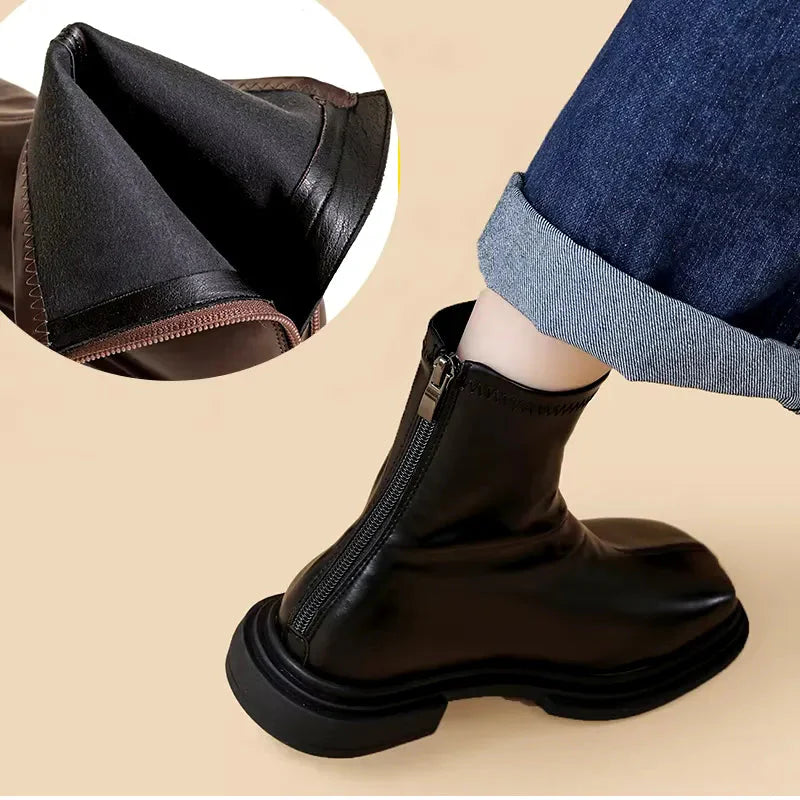 Léa Blanchet | Bottines Minimalistes à Bout Carré