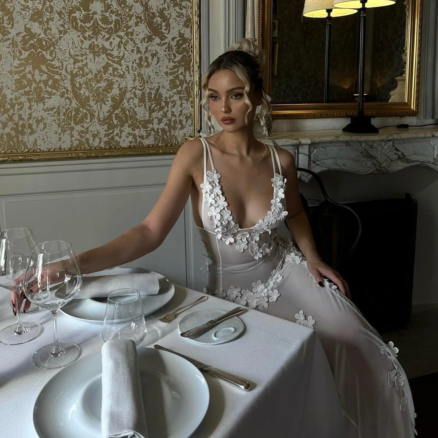 Robe longue en maille blanche à fleurs avec broderie florale