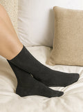 Mi-chaussettes fines en coton gris