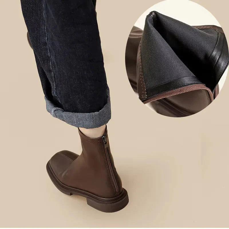 Léa Blanchet | Bottines Minimalistes à Bout Carré