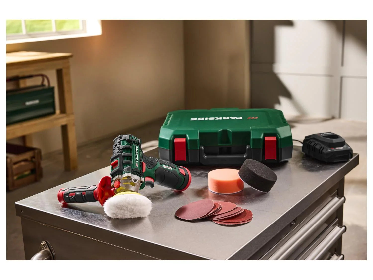 PARKSIDE Set polisseuse de rnovation sans fil PAAP 12 F6 + Batterie + Chargeur, 12 V