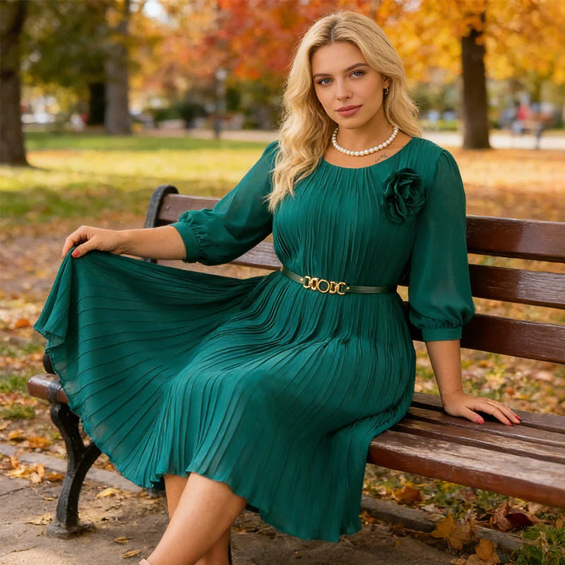 Robe midi plissée avec ceinture à la taille