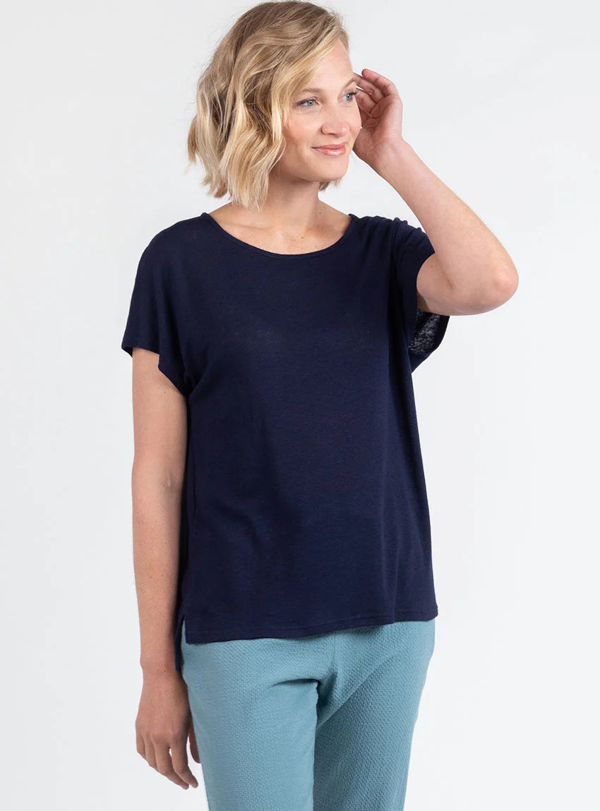 Top femme fluide en lin bleu marine