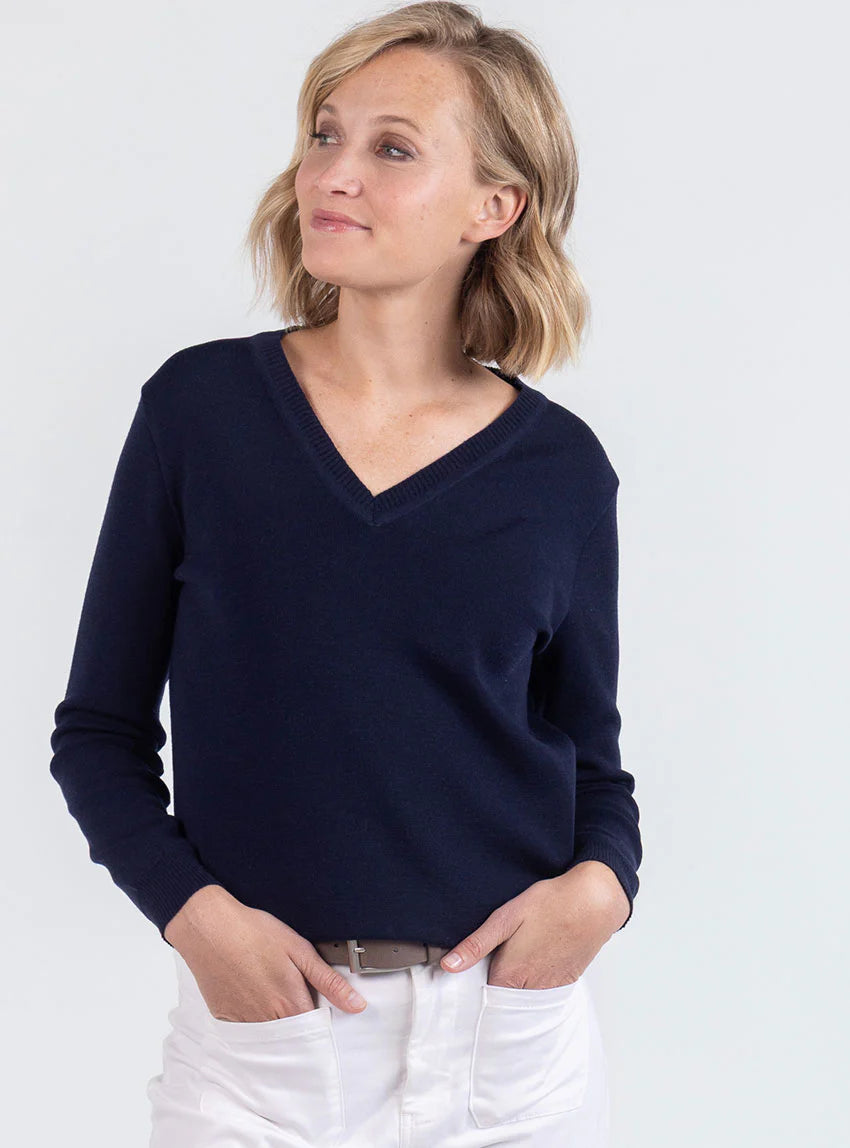 Pull femme col V en laine bleu marine