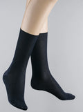 Mi-chaussettes fines en coton bleu marine