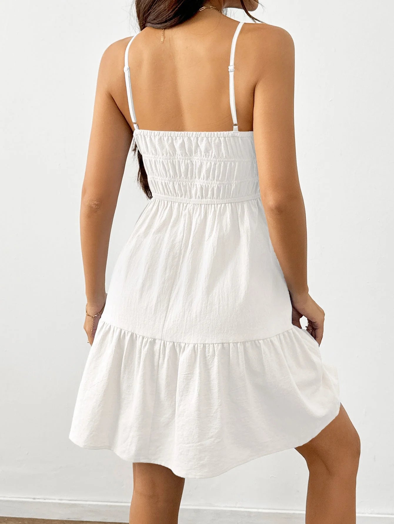 Robe d'été sans manches à volants avec taille à cordon réglable