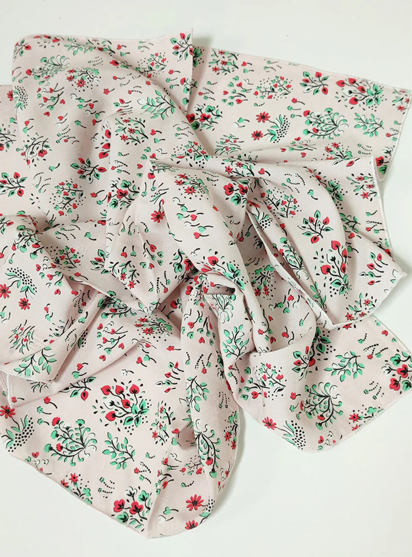 Foulard carré rose en viscose