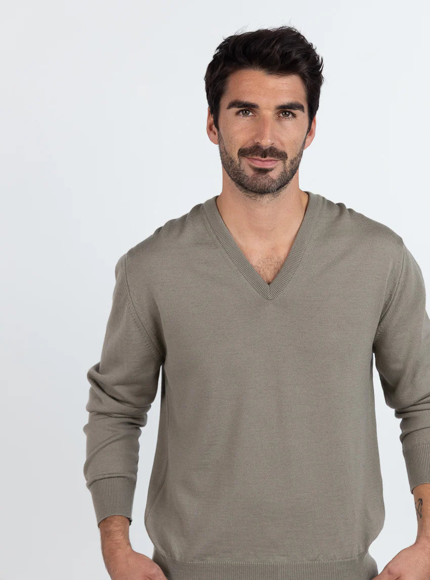 Pull homme col V 100% mérinos vert olive