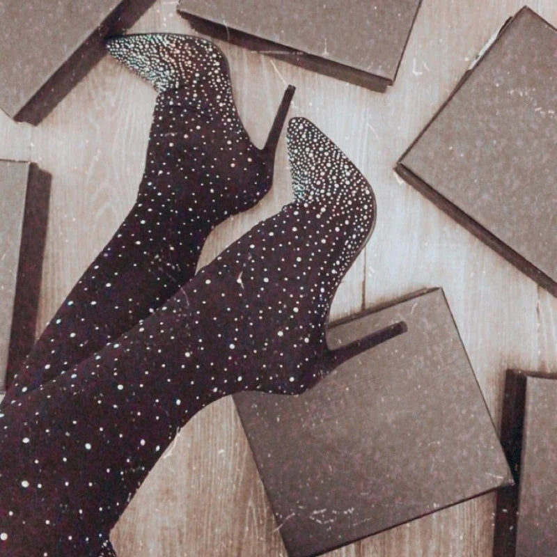 Bottes mi-cuisses étincelantes en faux diamant