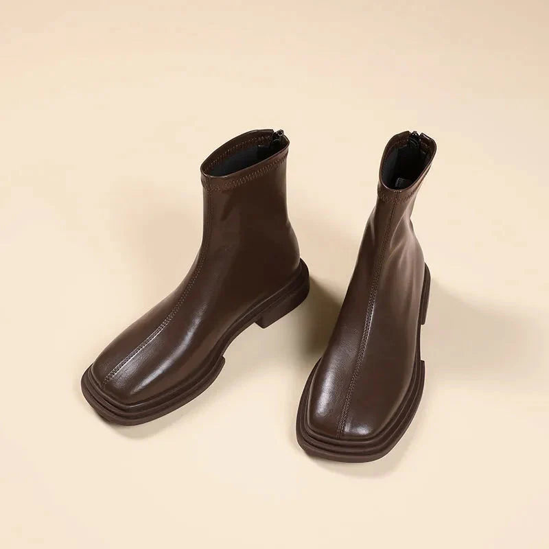 Léa Blanchet | Bottines Minimalistes à Bout Carré