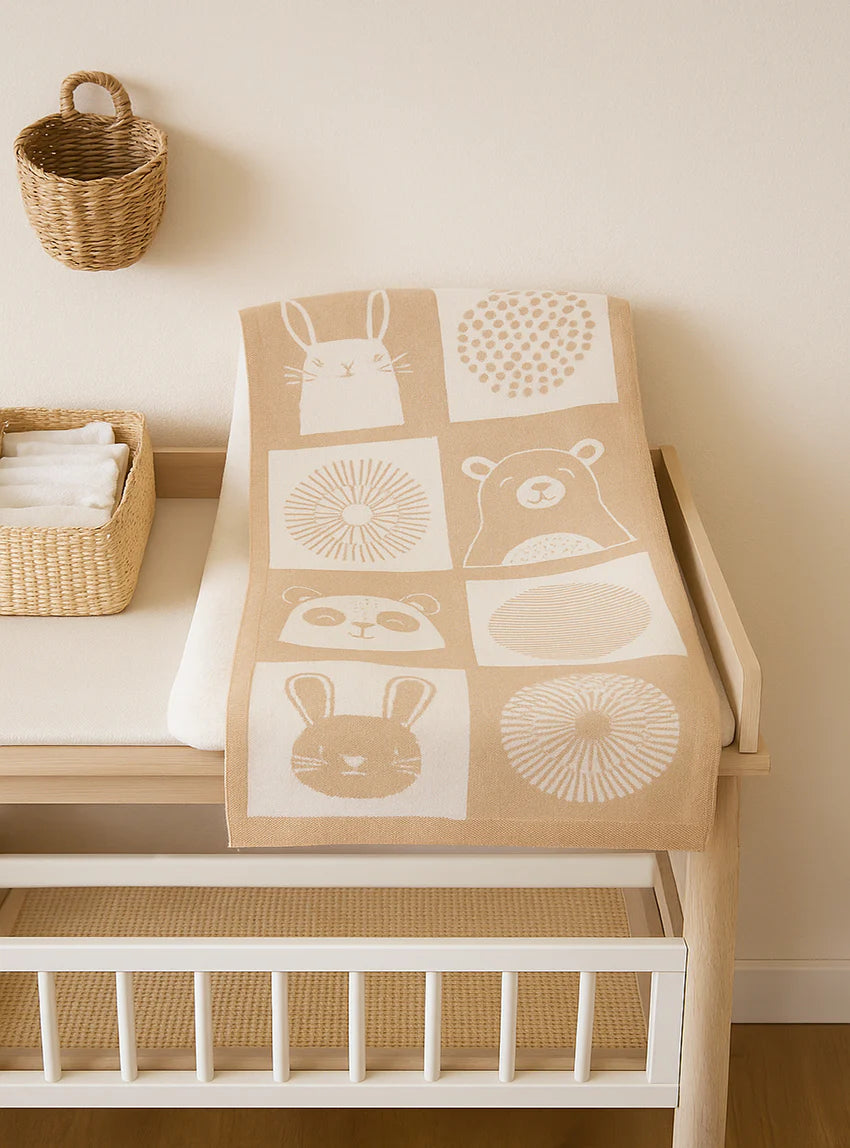 Couverture bébé  laine mérinos motif animaux beige pastel
