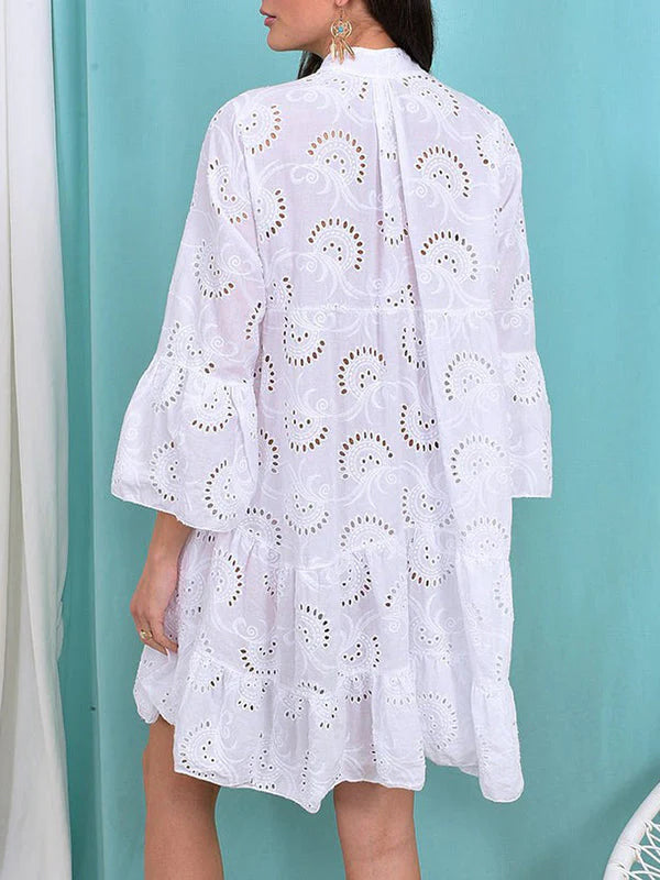 Robe courte trapèze à col en V avec manches évasées
