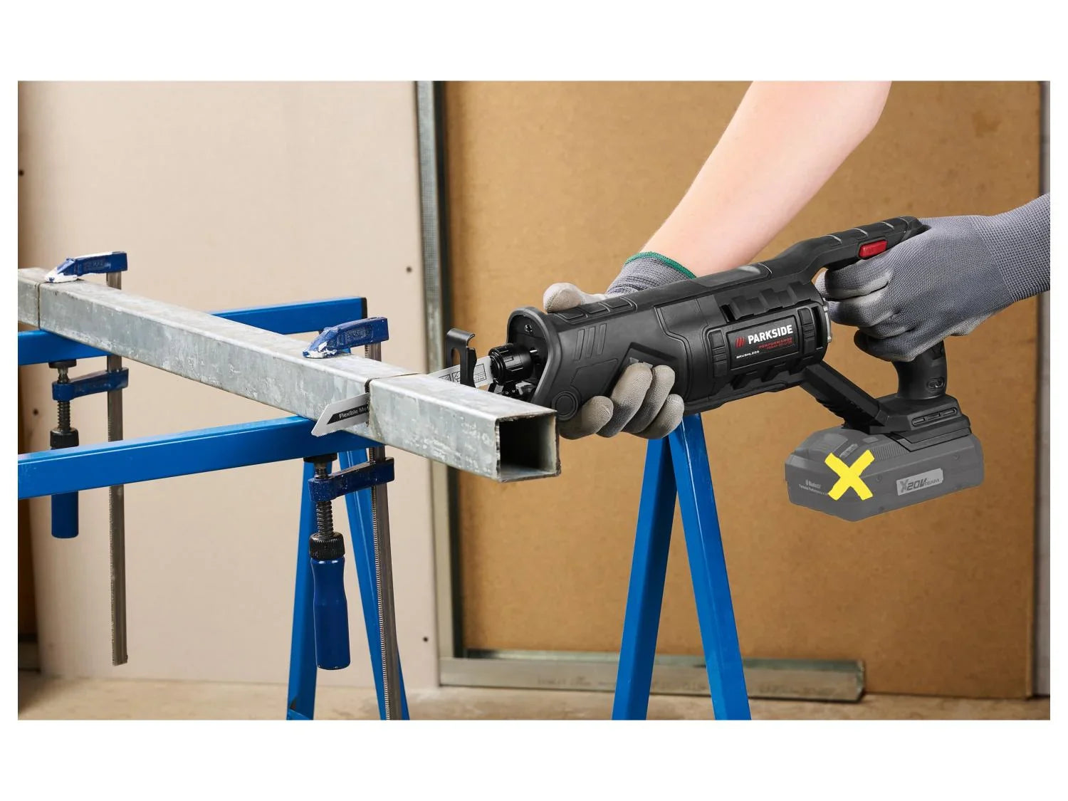PARKSIDE PERFORMANCE Scie sabre sans fil 20 V PSSAP 20 Li D5