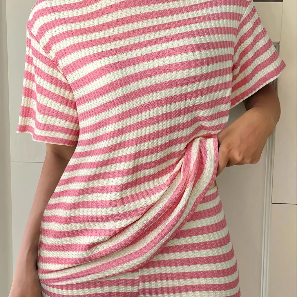 Ensemble décontracté t-shirt à col rond rayé et short