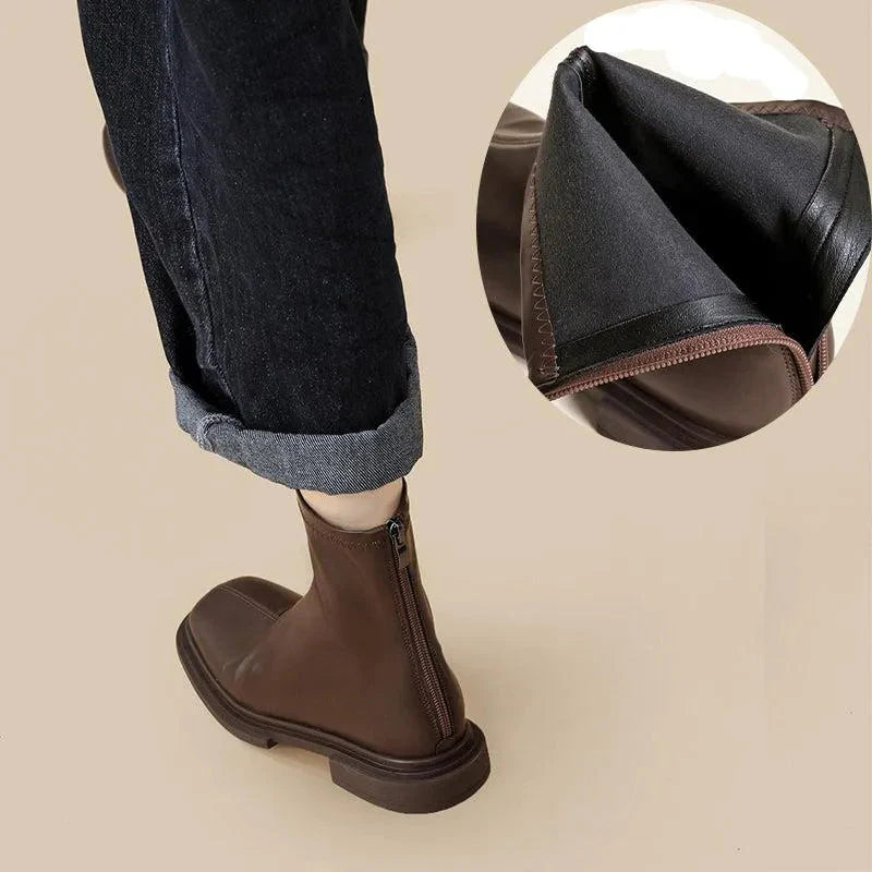 Léa Blanchet | Bottines Minimalistes à Bout Carré