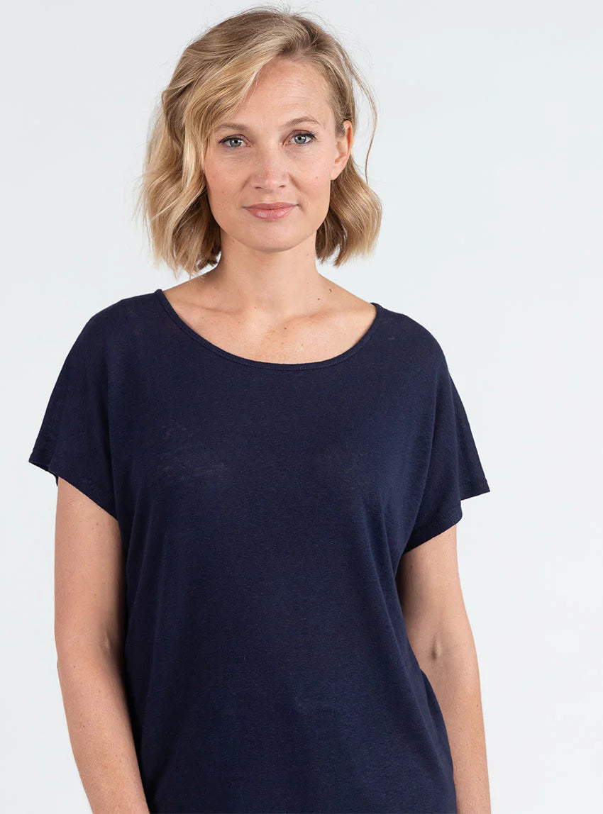 Top femme fluide en lin bleu marine