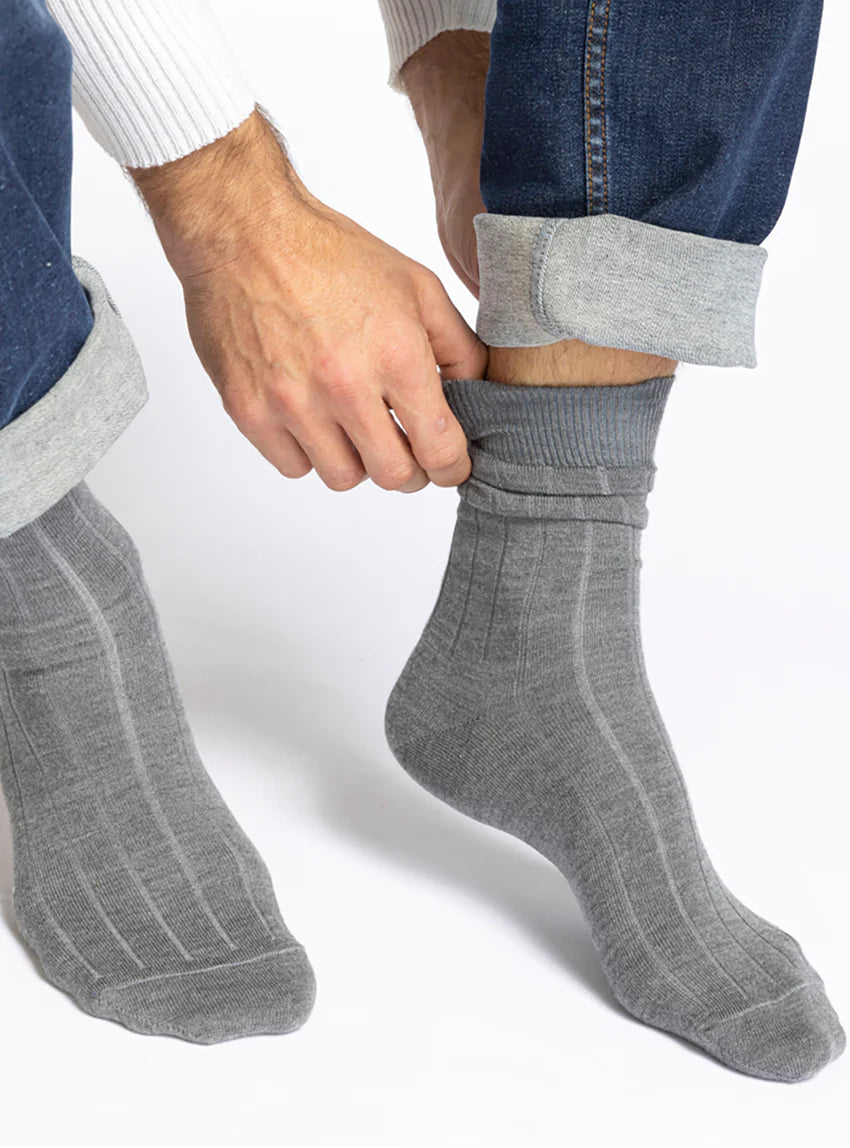 Mi-chaussettes mixtes laine et soie gris clair