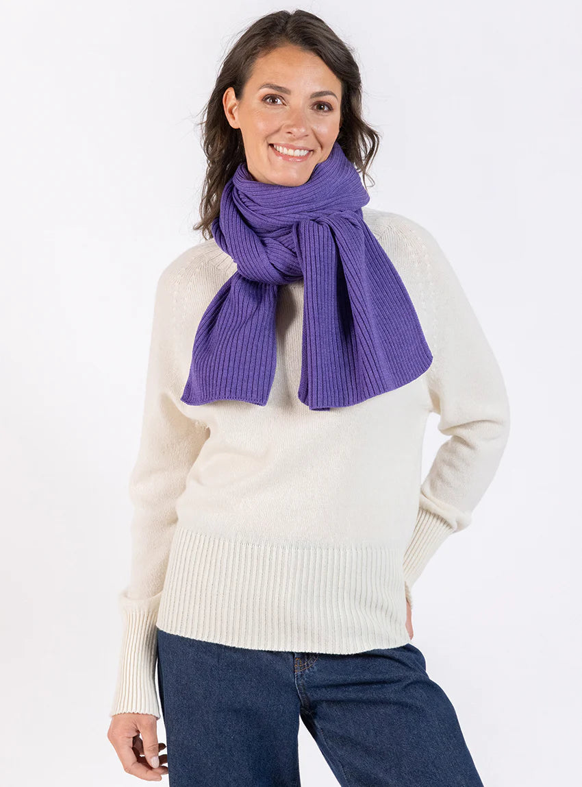 Echarpe en laine mérinos violet foncé