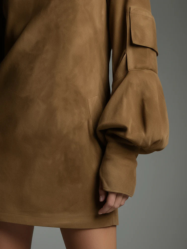 Robe mini vintage en daim à col roulé – Style chic sans effort