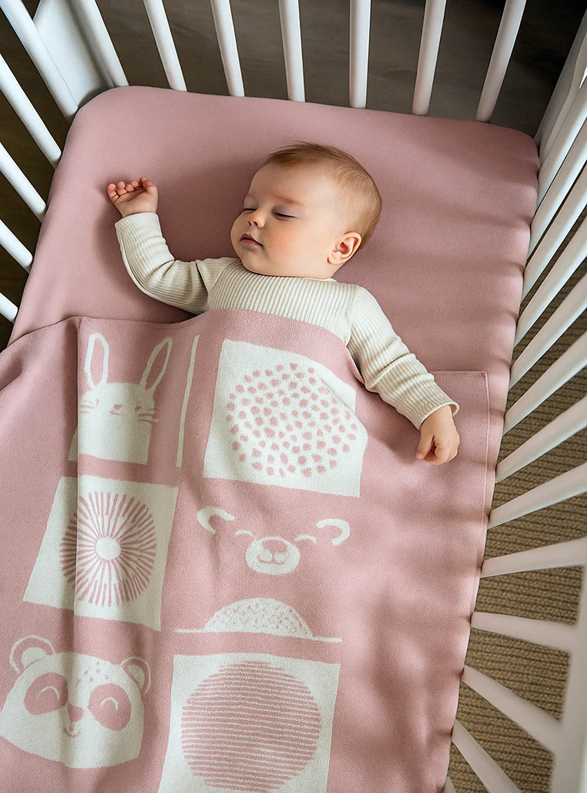 Plaid bébé laine mérinos motif animaux rose poudre